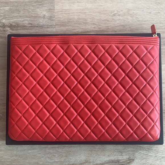 Chanel Le Boy large O Case in lambskin - Picture 3 of 13